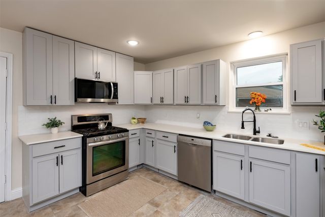 1413 Hill Street, Grapevine, TX 76051