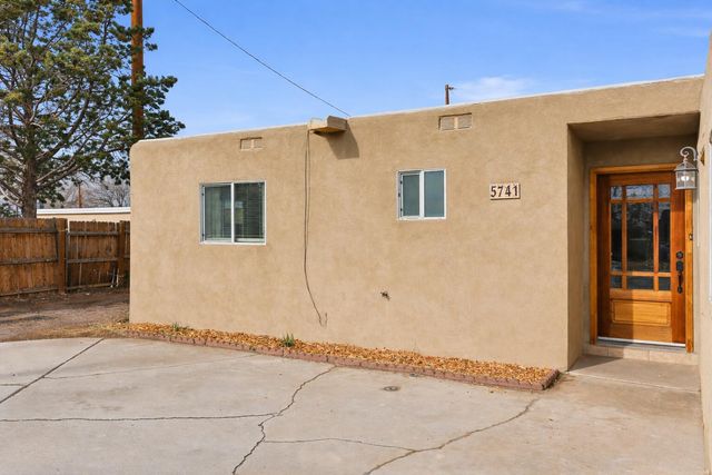 5741 Hanover Road NW, Albuquerque, NM 87105