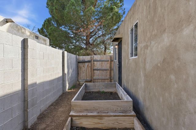 5741 Hanover Road NW, Albuquerque, NM 87105