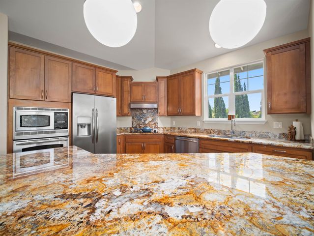 94 Laukahi St, Kihei, HI 96753