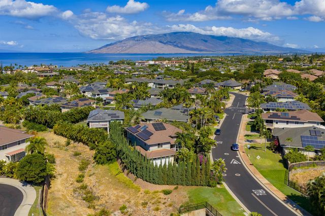 94 Laukahi St, Kihei, HI 96753