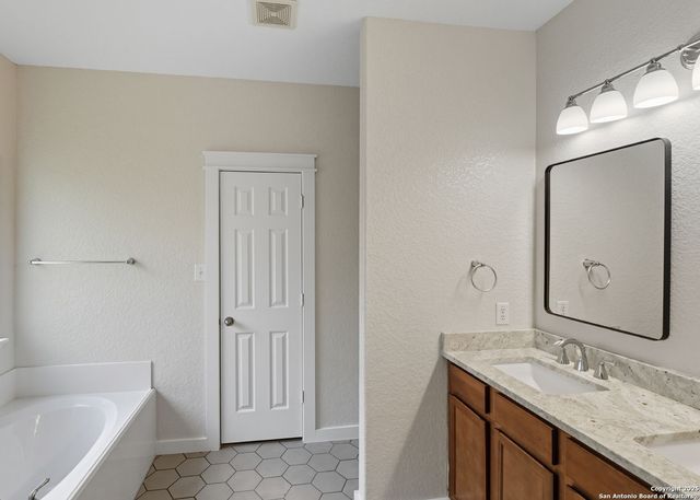 6323 Myrtle, New Braunfels, TX 78132