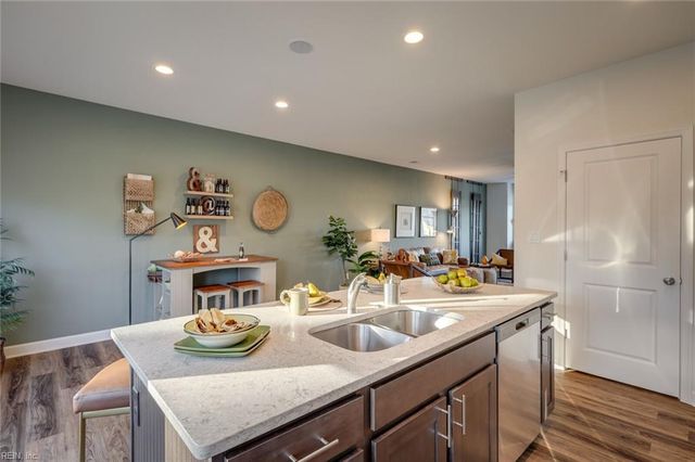4301 Abercorn Dr Unit 102, Suffolk, VA 23435