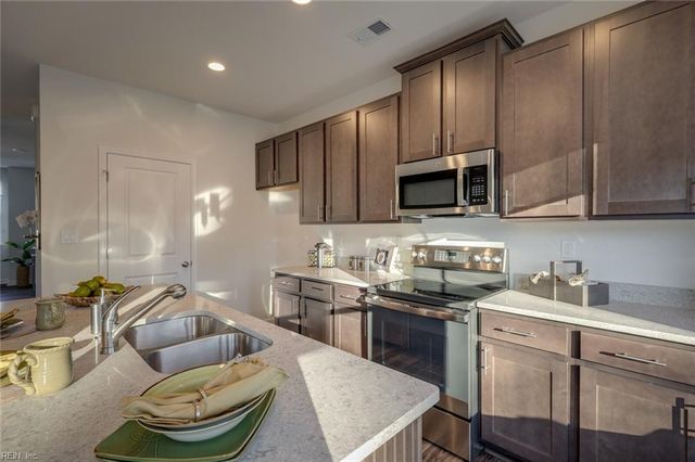 4301 Abercorn Dr Unit 102, Suffolk, VA 23435