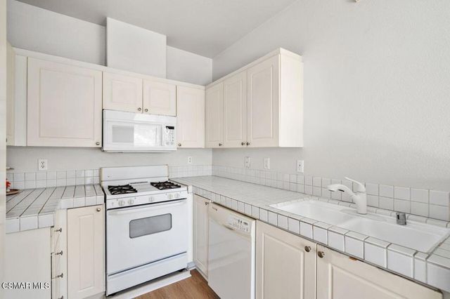 26963 Hillsborough Parkway 72, Valencia, CA 91354