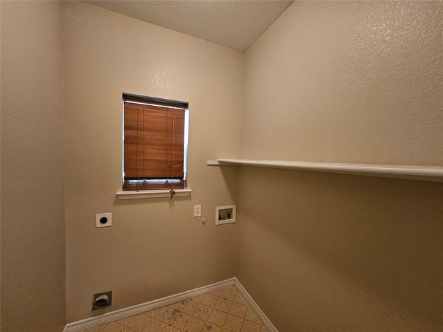 605 Snowy Orchid Lane, Desoto, TX 75115