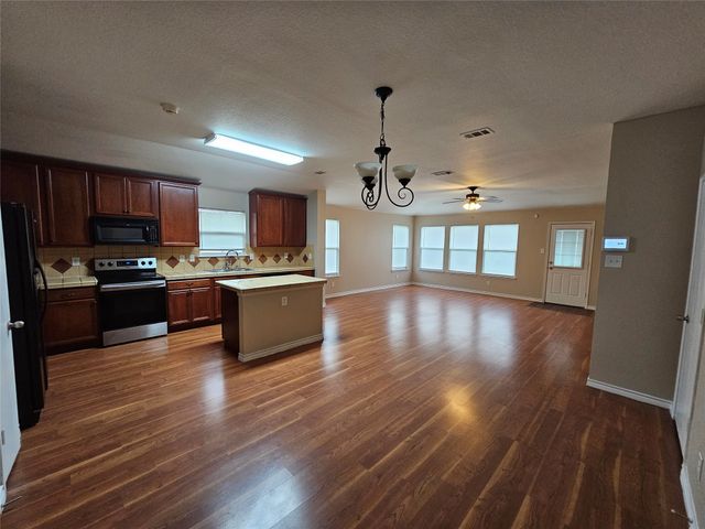 605 Snowy Orchid Lane, Desoto, TX 75115