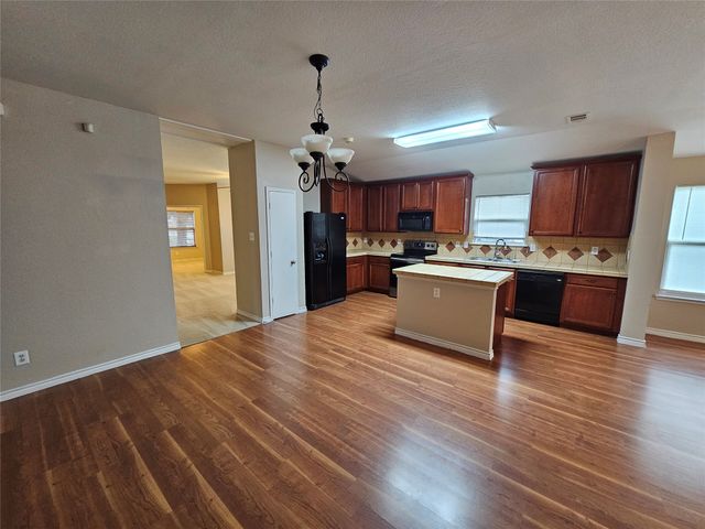 605 Snowy Orchid Lane, Desoto, TX 75115