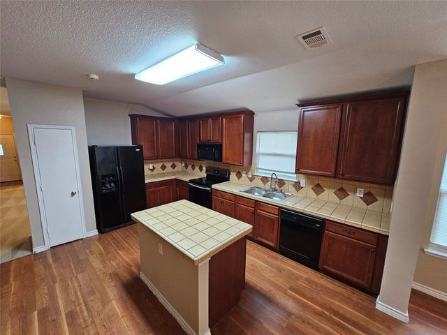 605 Snowy Orchid Lane, Desoto, TX 75115