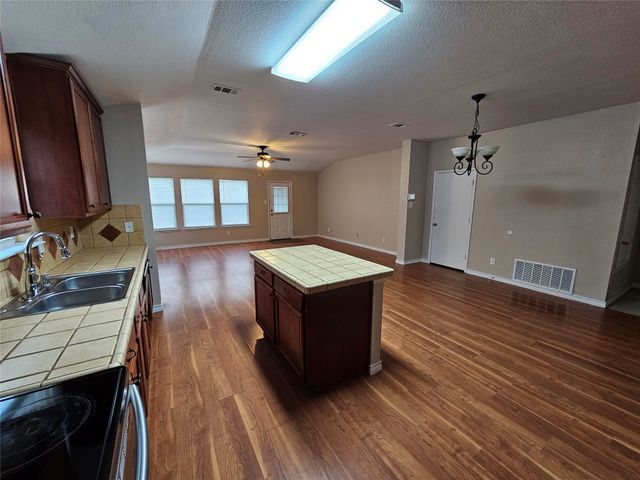 605 Snowy Orchid Lane, Desoto, TX 75115