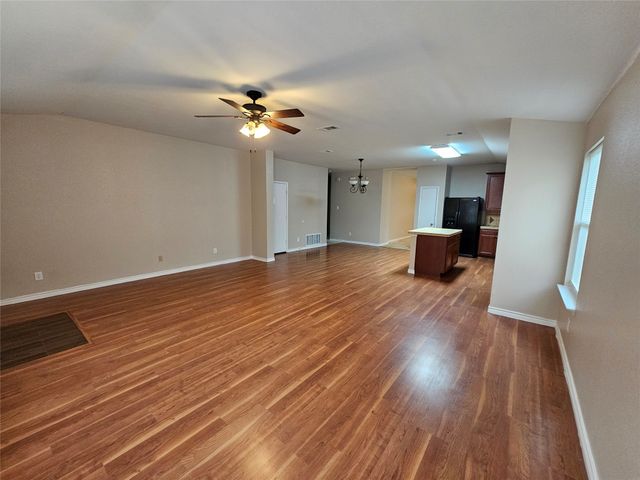 605 Snowy Orchid Lane, Desoto, TX 75115