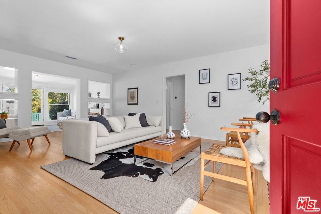 Image 4 of property listing at 1937 N St Andrews Place, Los Angeles, CA 90068