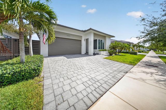 15226 SW 176th Ln, Miami, FL 33187