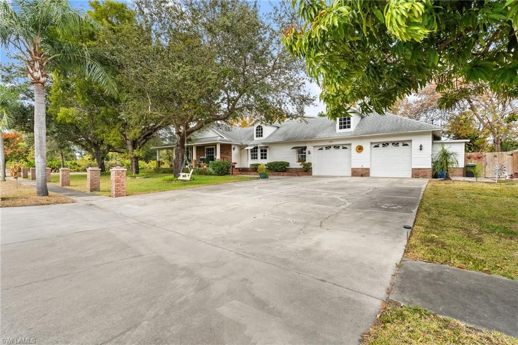 2724 3rd ST SW, LEHIGH ACRES, FL 33976 — photo 2