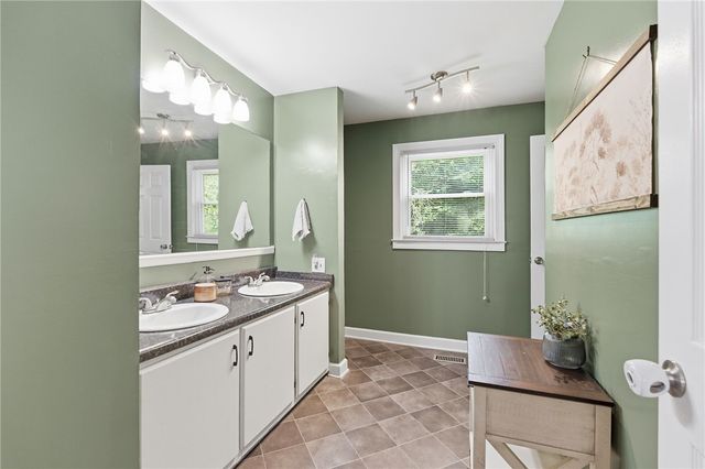 108 Tarrant Street, Central, SC 29630