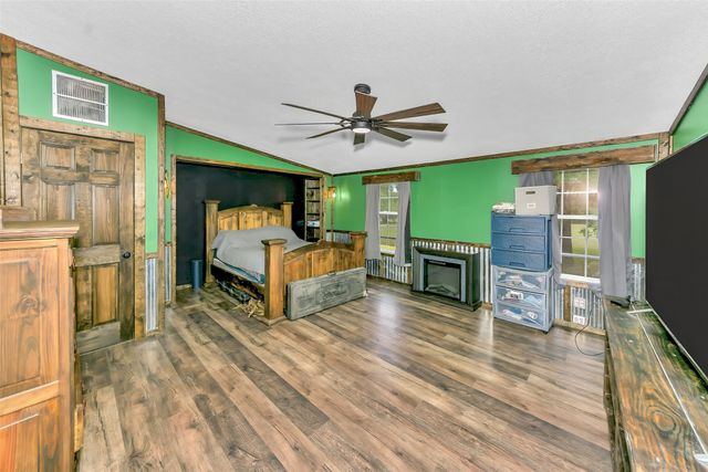 197 County Road 3382, Paradise, TX 76073