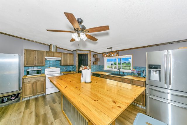197 County Road 3382, Paradise, TX 76073