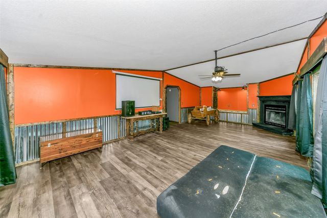 197 County Road 3382, Paradise, TX 76073