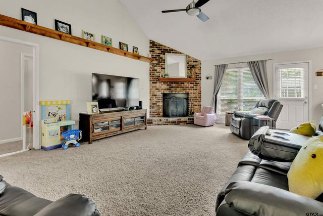 1204 Corey Dr, Whitehouse, TX 75791