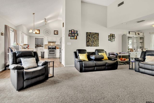 1204 Corey Dr, Whitehouse, TX 75791
