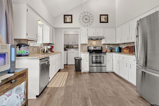 1204 Corey Dr, Whitehouse, TX 75791