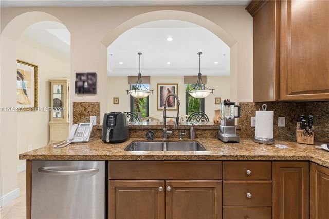 6234 Paradise Point Drive 6234, Palmetto Bay, FL 33157
