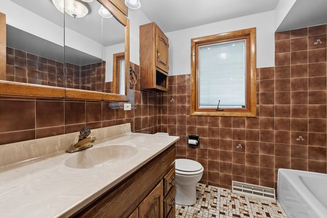 822 Bradoc Street, Chicago Heights, IL 60411