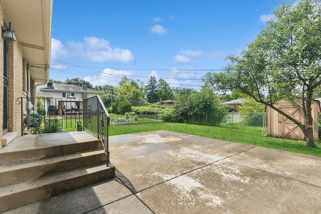 822 Bradoc Street, Chicago Heights, IL 60411