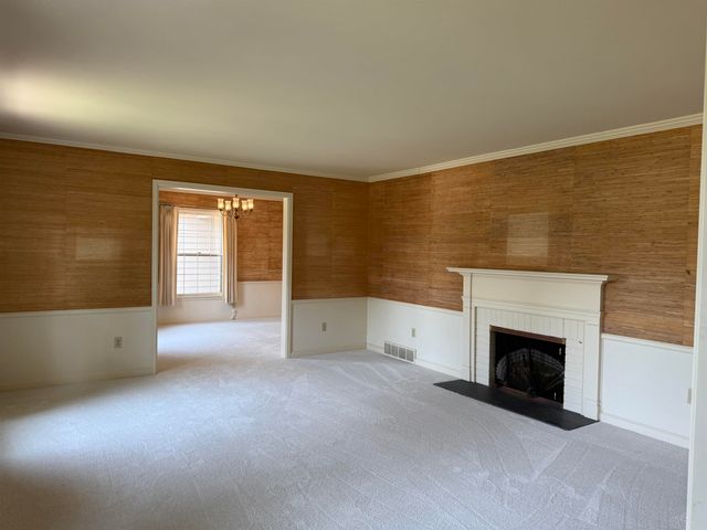 806 Ellis Drive, Charles City, IA 50616