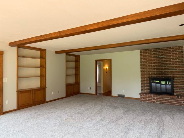 806 Ellis Drive, Charles City, IA 50616