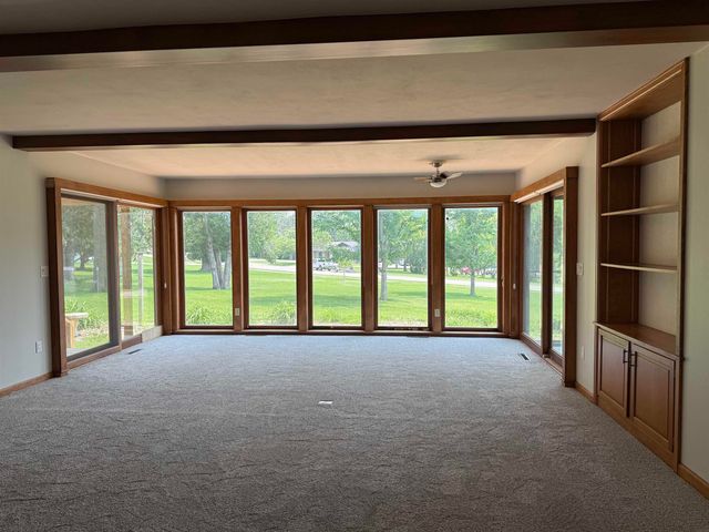 806 Ellis Drive, Charles City, IA 50616