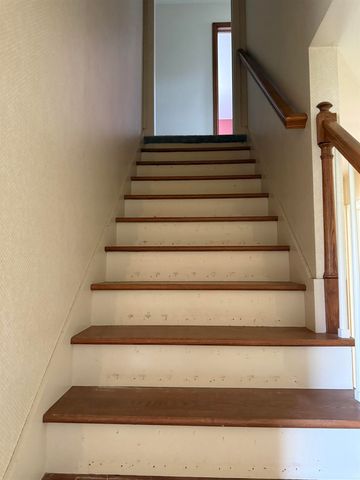 806 Ellis Drive, Charles City, IA 50616