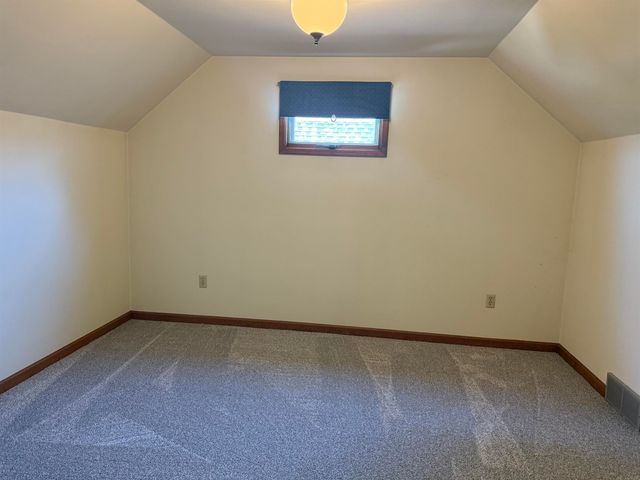 806 Ellis Drive, Charles City, IA 50616