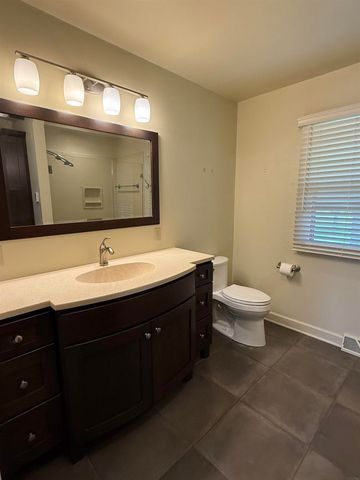 806 Ellis Drive, Charles City, IA 50616