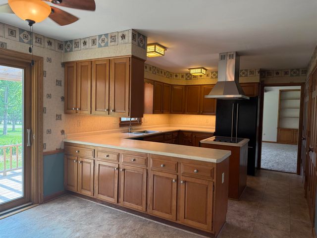 806 Ellis Drive, Charles City, IA 50616