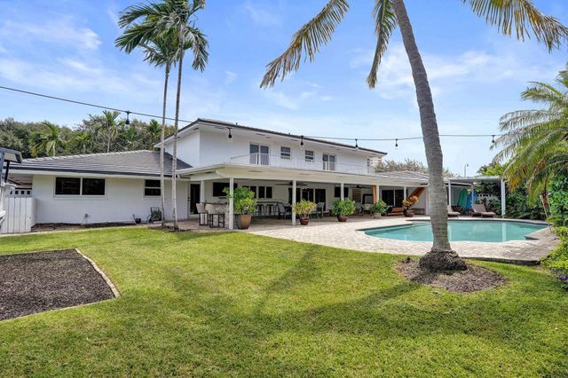 2 Mendota Lane, Sea Ranch Lakes, FL 33308