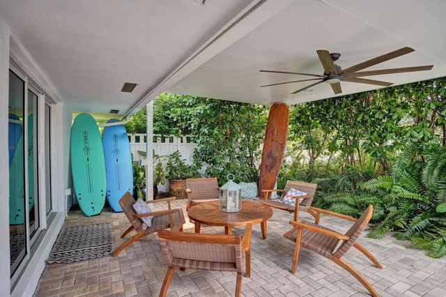 2 Mendota Lane, Sea Ranch Lakes, FL 33308