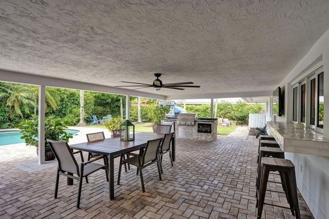 2 Mendota Lane, Sea Ranch Lakes, FL 33308