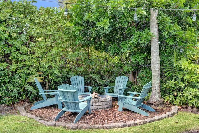 2 Mendota Lane, Sea Ranch Lakes, FL 33308