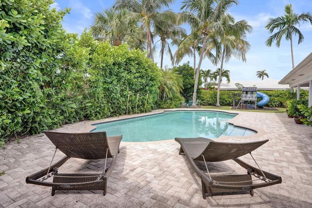 2 Mendota Lane, Sea Ranch Lakes, FL 33308