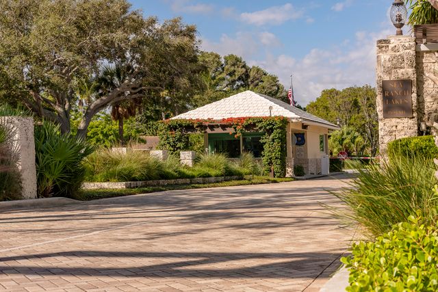 2 Mendota Lane, Sea Ranch Lakes, FL 33308