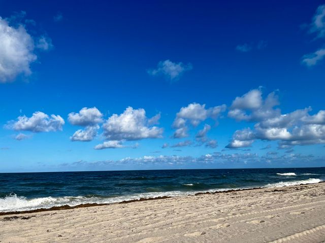 2 Mendota Lane, Sea Ranch Lakes, FL 33308