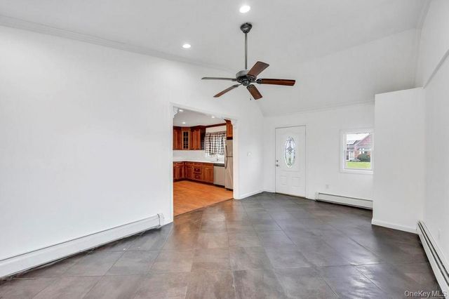 7 cinder lane, Hicksville, NY 11801