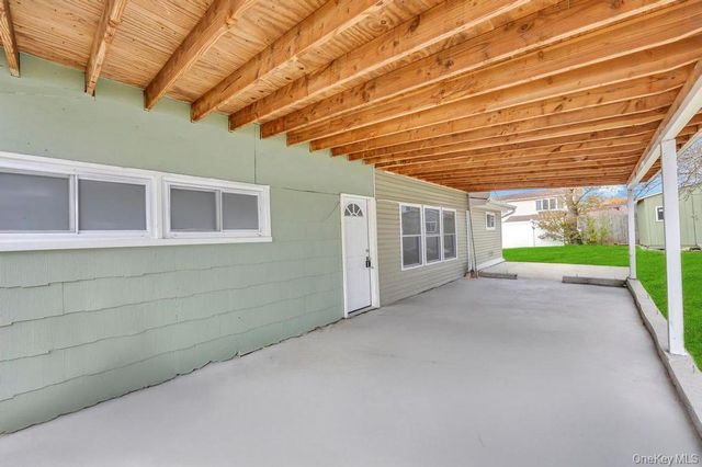 7 cinder lane, Hicksville, NY 11801