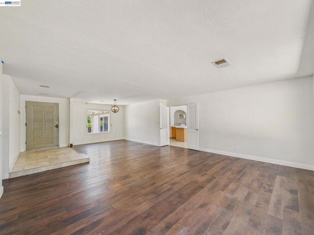 327 Steven Cir, Benicia, CA 94510