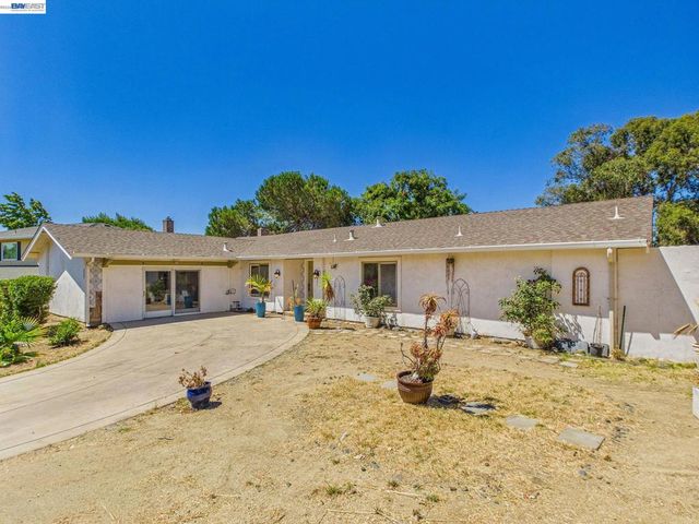 327 Steven Cir, Benicia, CA 94510