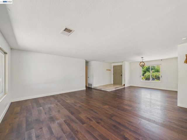 327 Steven Cir, Benicia, CA 94510