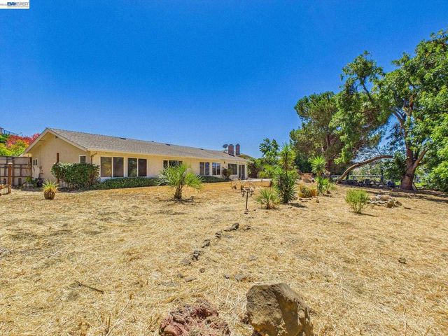 327 Steven Cir, Benicia, CA 94510
