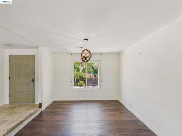 327 Steven Cir, Benicia, CA 94510