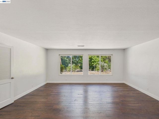 327 Steven Cir, Benicia, CA 94510